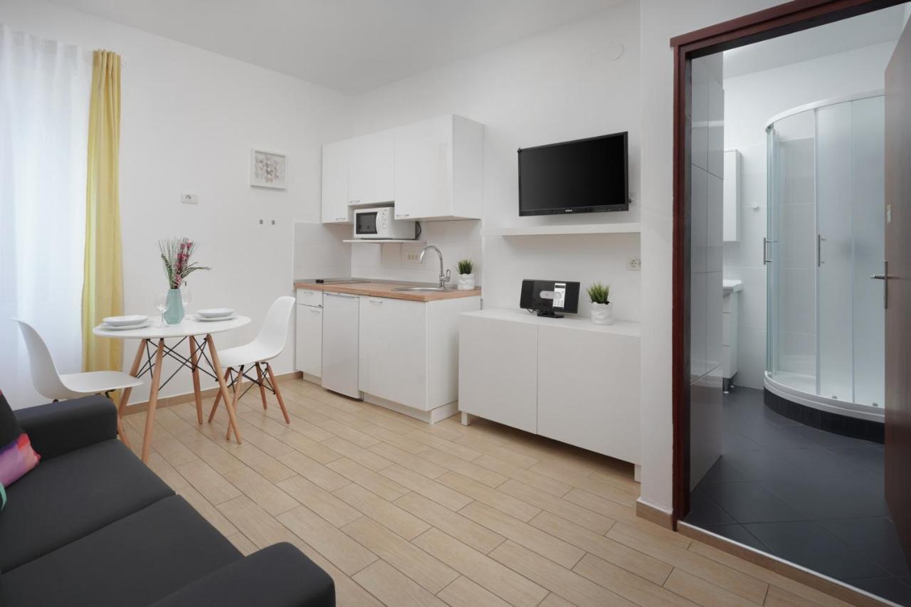 Apartments Antons Pula Exterior photo