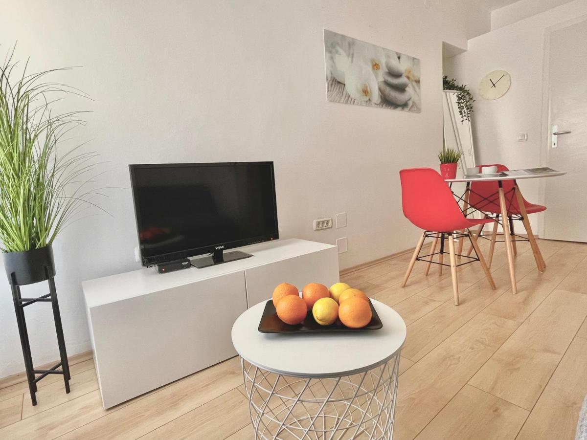 Apartments Antons Pula Exterior photo